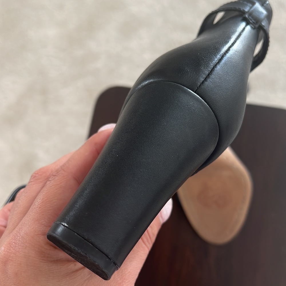 Heels - Picture 4 of 4